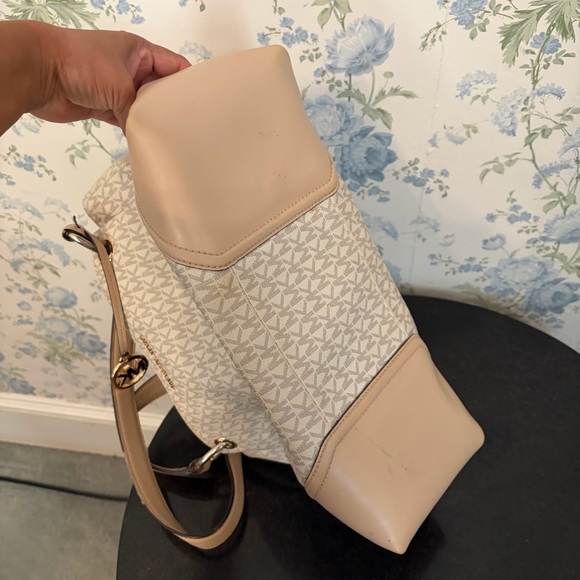 Michael Kors Tan and Cream Shoulder Bag - Picture 12 of 12